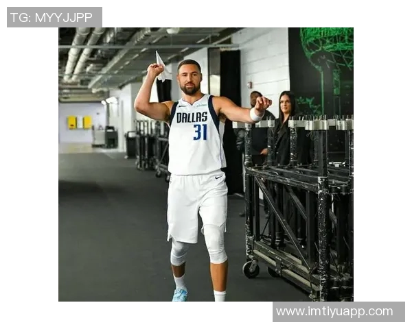 克莱半场表现平平仅得9分1篮板正负值显著下滑引发关注